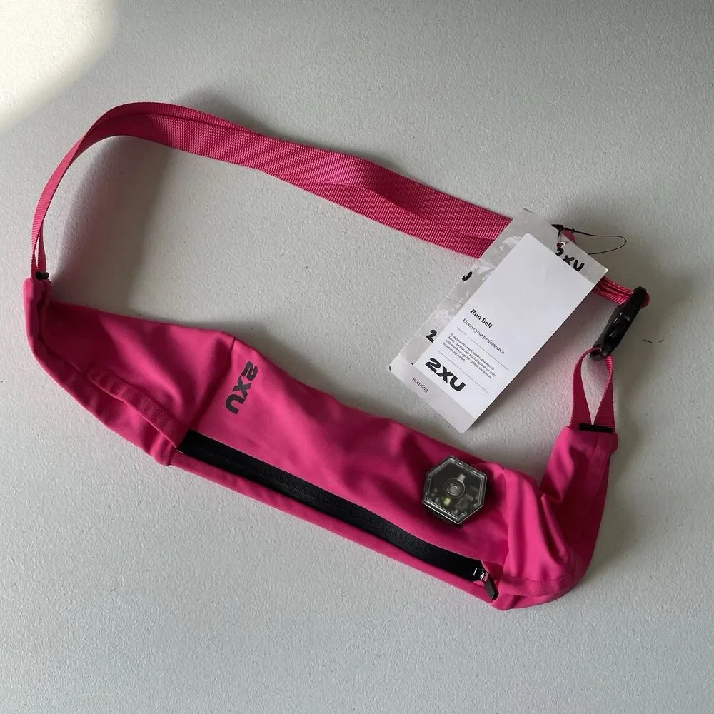 2XU Run Belt Athletic Running Waist Bag Pack Fuchsia/Black Reflective One Size